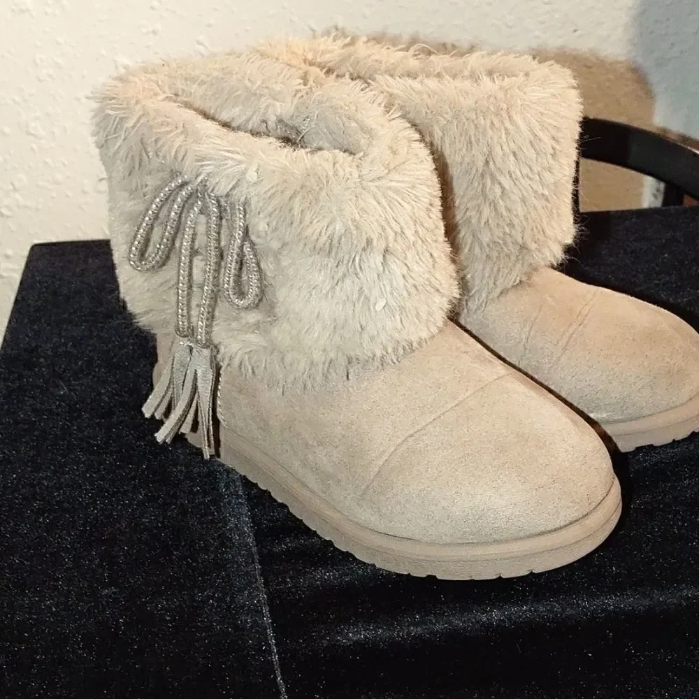 Magellan Outdoors Gray Faux Fur & Suede Boots